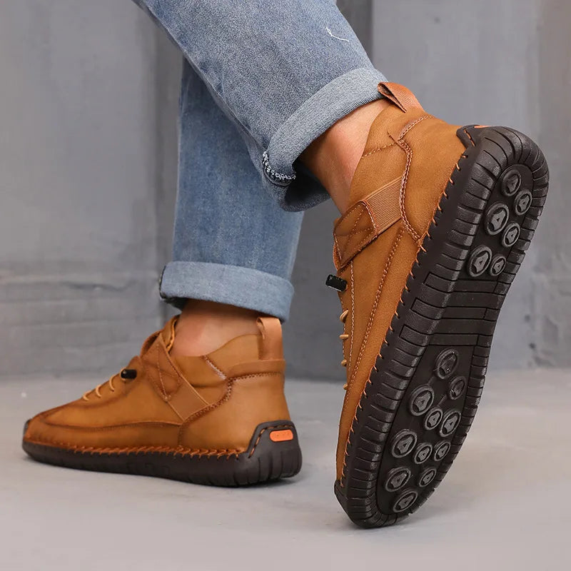 Botas de cano médio para mulheres estilo britânico retro anti deslizamento sapatos de trabalho mocassins de couro feitos à mão casuais sola macia botas nuas