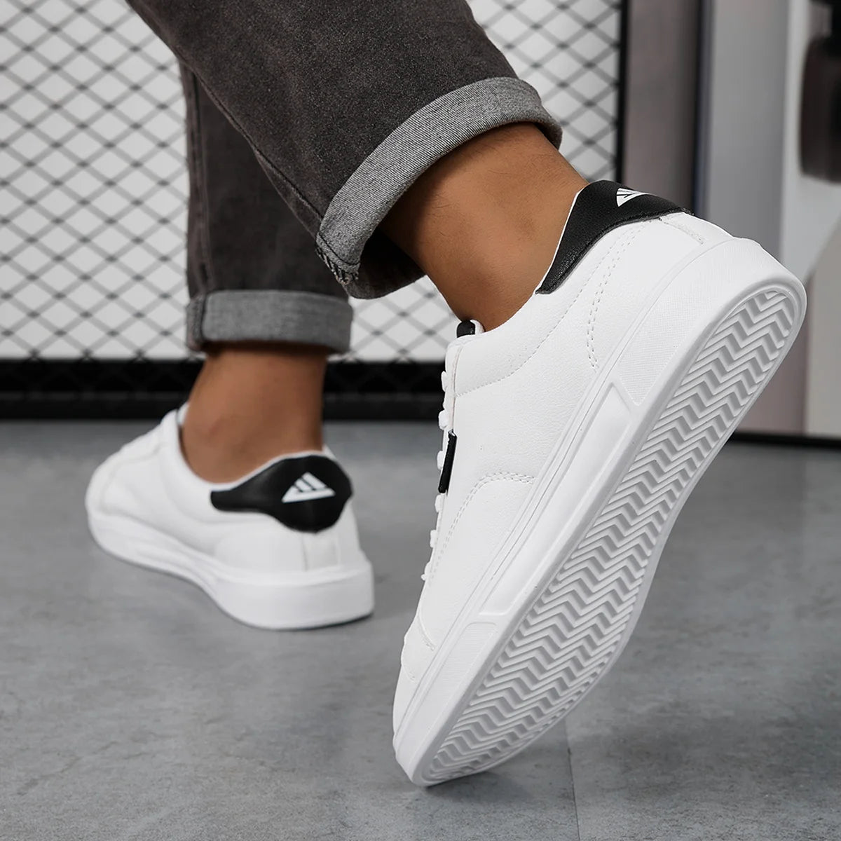 Branco preto sapatos masculinos confortáveis sapatos de skate casuais sólidos tênis de lazer leve sapatos de caminhada