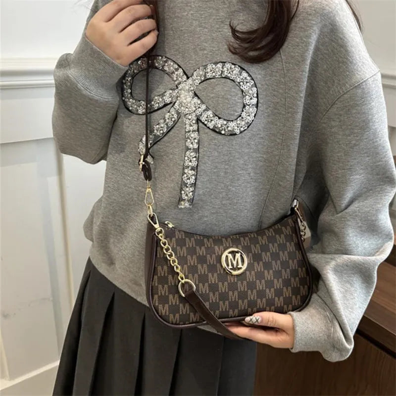 Bolsa crossbody estilo vintage, bolsa mensageiro de ombro de couro pu com design de letra dourada 'M', bolsa tote de couro sintético, bolsa