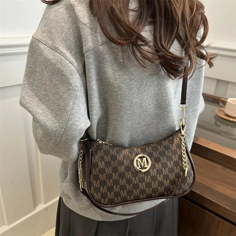 Bolsa crossbody estilo vintage, bolsa mensageiro de ombro de couro pu com design de letra dourada 'M', bolsa tote de couro sintético, bolsa
