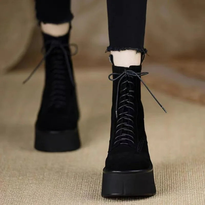 Botas Femininas de Novo Estilo com Zíper Traseiro e Solado Grosso, com Cadarços Ajustáveis 2025