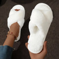 Cruz quente fofo chinelos peludos feminino leve saltos planos slides de pele mulher outono inverno dedo do pé aberto antiderrapante sapatos de chão para casa